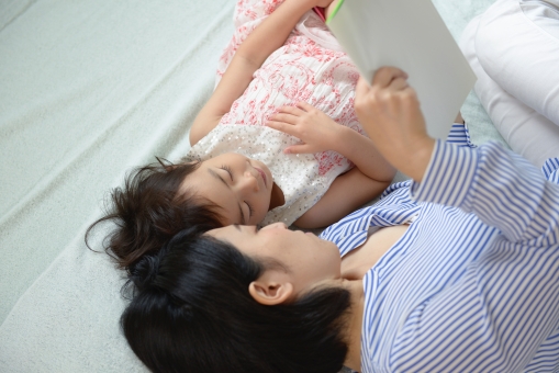 起きた時点での肩こり。添い寝が関係してますよ。