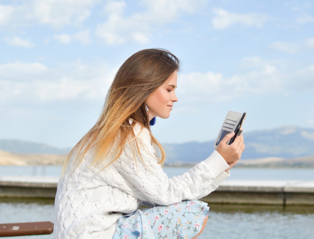 見た目だけじゃない！猫背は心にも影響します