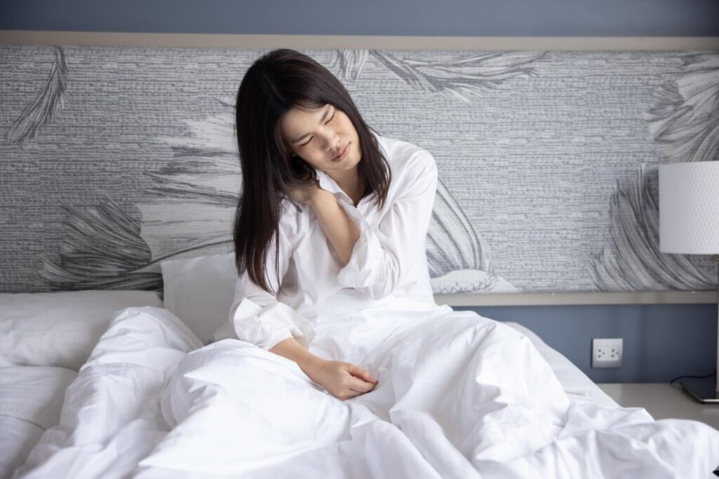 朝起きた時にすでに腰痛、肩こり。寝返りとの関係について