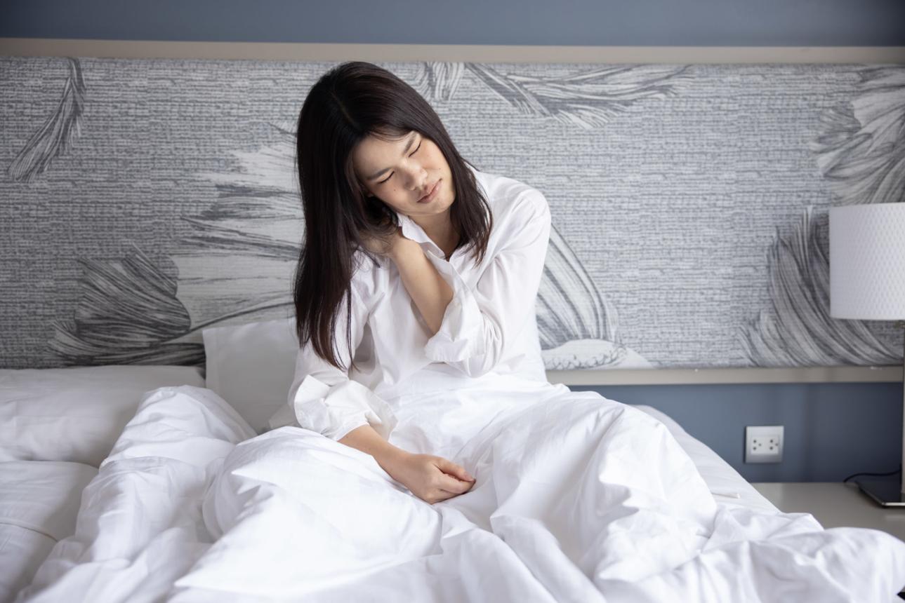 朝起きた時にすでに腰痛、肩こり。寝返りとの関係について
